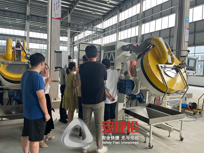 韓國(guó)客戶(hù)參觀滾噴機(jī) 