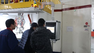 超強國貨安利，自動噴膠機揚帆出海！國貨當自強！